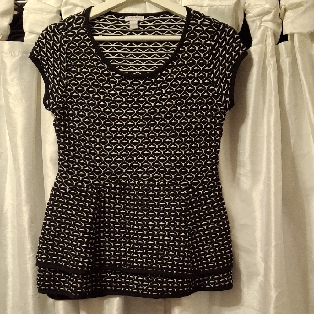 A Pea in the Pod Black and White Geometric Short Sleeve Top Small